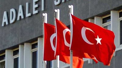 محكمة تركية تنهي فرض الإقامة الجبرية على موظف بالقنصلية الأمريكية