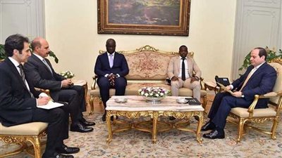 موجز الرابعة.. السيسي يؤكد أهمية الاستثمار لدفع جهود العمل الإفريقي .. وشكرى: لن نفرط فى ذرة رمل من سيناء