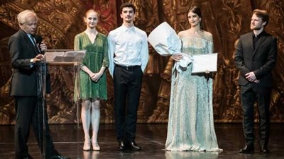 وزيرة الثقافة تهنئ فرح الديباني لفوزها بجائزة أفضل مغنية صاعدة من أوبرا باريس