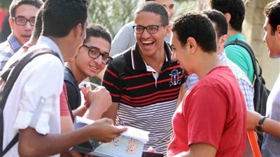 فرحة بين طلاب ثانوية بني سويف لسهولة الكيمياء والجغرافيا