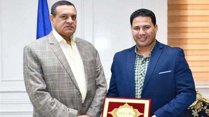 إنهاء تكليف المستشار