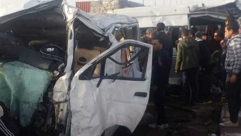 إصابة 8 عمال بشركة