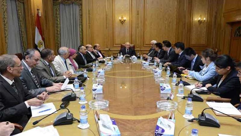  العصار  يتابع مع