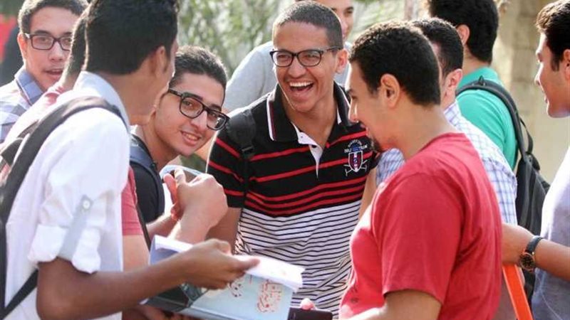 فرحة بين طلاب ثانوية