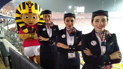 جميلات مصر للطيران فى استاد القاهرة قبل مبارة مصر والكونغو