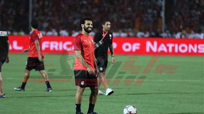 إحماء اللاعبين قبل انطلاق مباراة مصر والكونغو