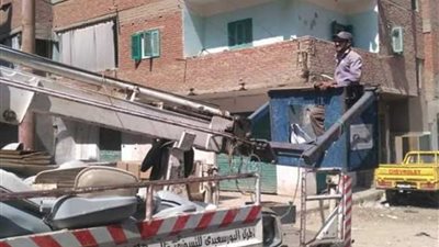 إحلال وتجديد ١٠٠٠ كشاف إنارة وشد وتغيير أسلاك أعمدة الإنارة بالبحيرة