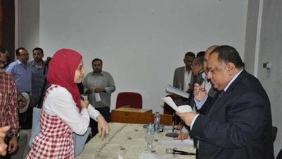 مكافآت للعاملين بجامعة حلوان ومزايا وظيفية جديدة