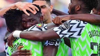 أوميريو يفوز بجائزة أفضل لاعب في مباراة غينيا ونيجيريا في بطولة الأمم الأفريقية