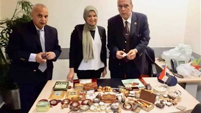 إحباط تهريب أنتيكات وساعات مطعمة بالأحجار الكريمة عبر مطار القاهرة