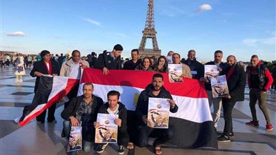 المصريون بفرنسا يحيون الذكرى السادسة لثورة ٣٠ يونيو
