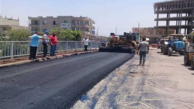 استكمال أعمال الرصف بمدن ومراكز البحيرة 