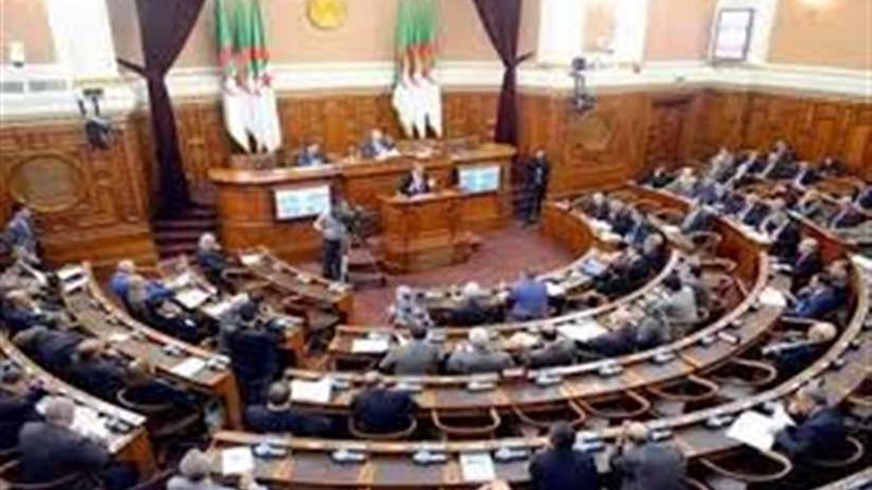 نائبان جزائريان يتنازلان