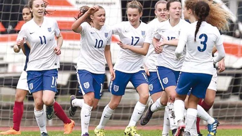 إنجلترا أول المتأهلين