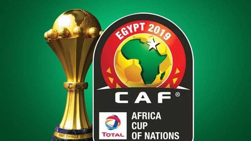 12 منتخبا يغادرون