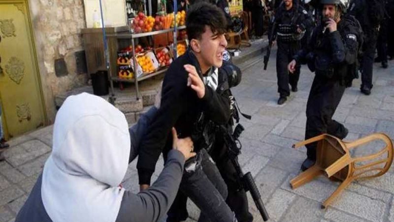 الاحتلال يعتقل شابين