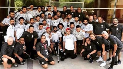 صورة تذكارية مع «جنش» قبل رحيله من صفوف الفراعنة