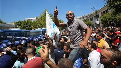 آلاف الأشخاص يحتشدون في هونج كونج قبل ذكرى تسليم البلاد إلى الصين