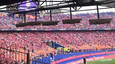 الجماهير تملأ مدرجات استاد القاهرة قبل ساعتين من موقعة مصر وأوغندا