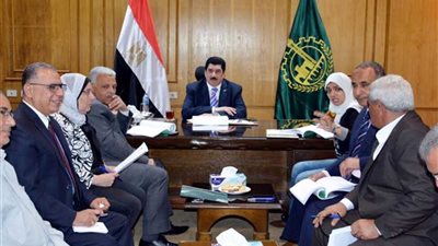 محافظ القليوبية يناقش مع رؤساء المدن تنفيذ خطة تحسين المرافق