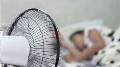 خبير يحذر من تشغيل المروحة أثناء النوم