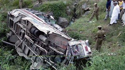 مصرع 25 شخصا في سقوط حافلة بواد جبلي بالشطر الخاضع للهند من إقليم كشمير