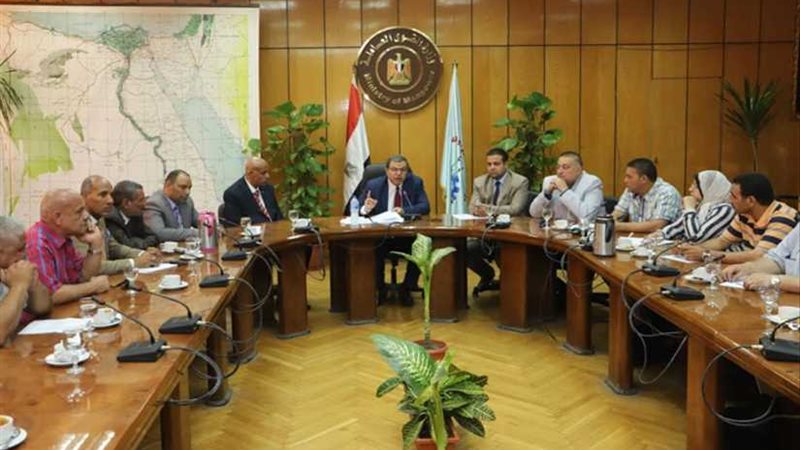 سعفان يناقش مطالب