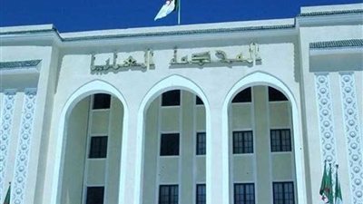 المحكمة العليا الجزائرية تتلقى ملف اتهام ضد أربعة وزراء سابقين