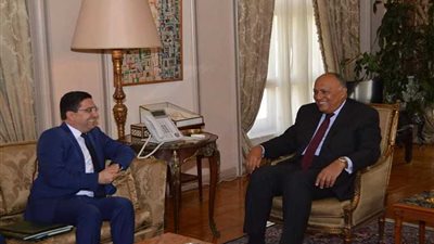 شكري يلتقي نظيره المغربي.. ويتسلّم رسالة من العاهل المغربي إلى رئيس الجمهورية