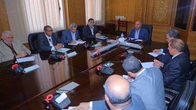 وزير النقل يجتمع مع رئيس وقيادات السكك الحديد لمتابعة المشروعات