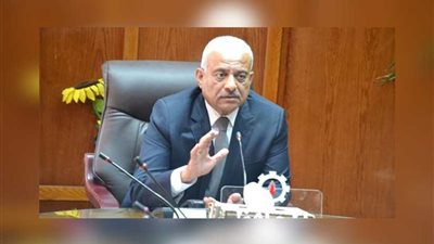 محافظ السويس يكرم أوائل الدبلومات الفنية