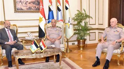 وزير الدفاع يلتقى رئيس وزراء ووزير دفاع الأردن