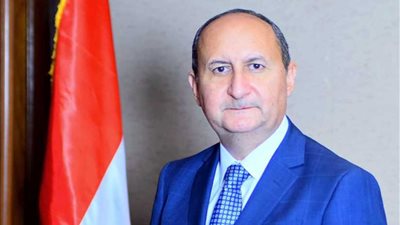 التجارة: حريصون على توطين صناعة السيارات في مصر