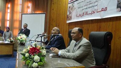 رئيس جامعة المنيا يٌكرم المتدربين في مبادرة الرئيس السيسي 