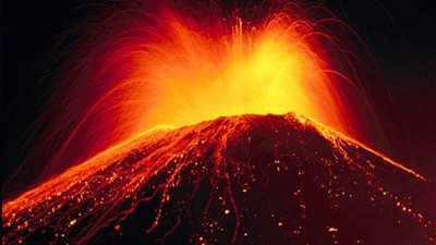 مصرع شخص نتيجة لثوران بركان سترومبولى بإيطاليا