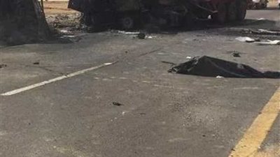 تفحم 3 جثث وإصابة 6 آخرين في حريق بسيارة على طريق الإسكندرية الصحراوي
