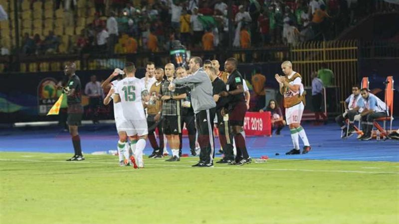 الجزائر تتقدم بثلاثة