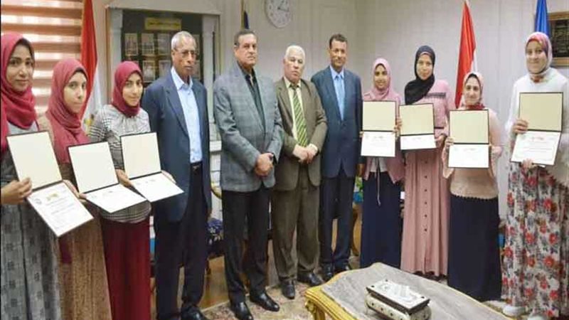 محافظ البحيرة يكرم