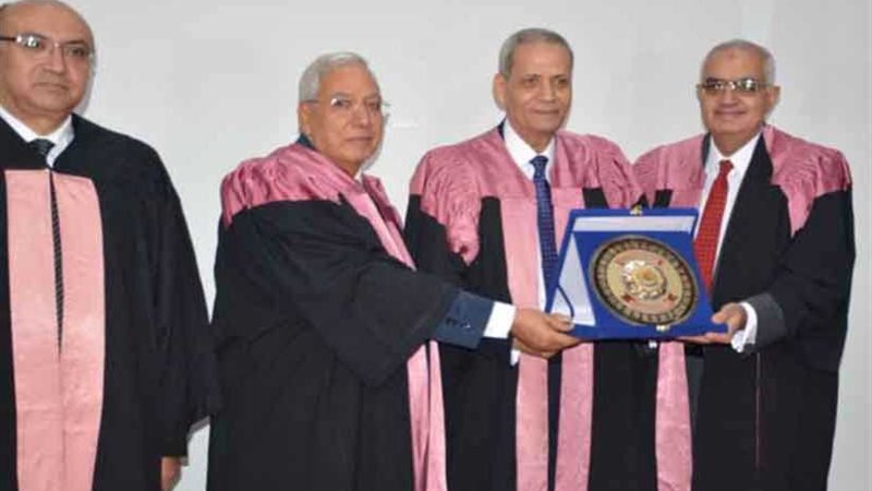 جامعة المنصورة تكرم