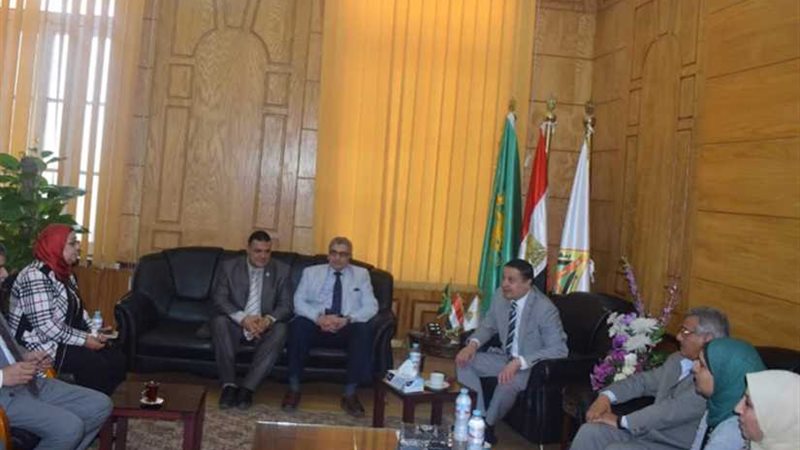 رئيس جامعة بنها يستقبل