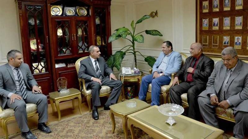 محافظ أسيوط يبحث