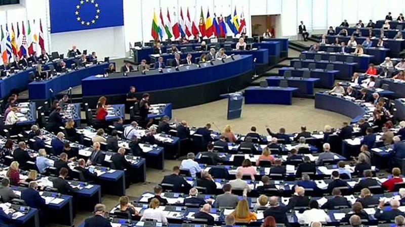 صحفي سابق رئيسا للبرلمان