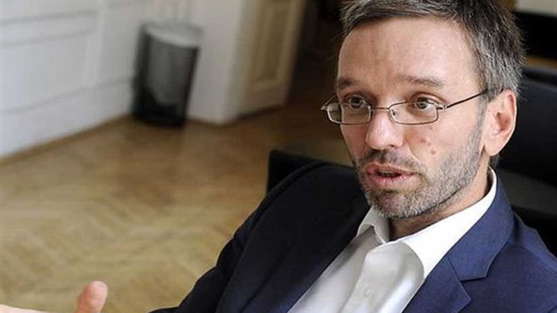 بحث التنسيق والتعاون