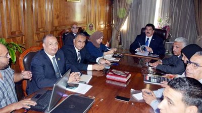 القليوبية تناقش تطوير ثلاثة مجازر