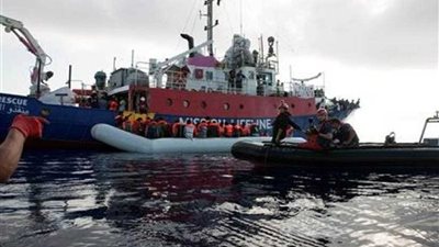 إيطاليا تمنع سفينة إغاثية تُقل مهاجرين من الرسو في موانئها