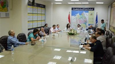 محافظ البحيرة يتابع سير العمل بمحطات الوقود ومواقف السيارات