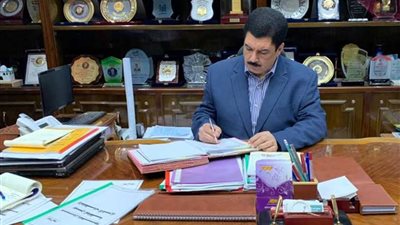 بعد زيادة المحروقات.. محافظ القليوبية يعتمد تعريفة الركوب لسيارات السرفيس