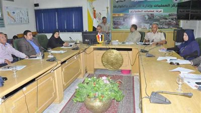 محافظ أسيوط يتابع من غرفة العمليات المركزية حركة السير بالمواقف والالتزام بتطبيق التعريفة الجديدة