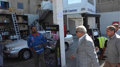 استقرار العمل بمواقف المنيا.. وإيقاف أي مركبة تخالف التعريفة