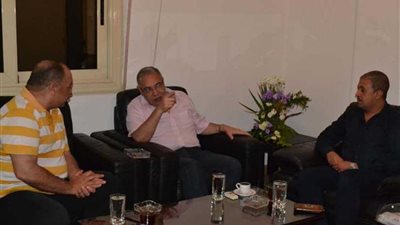 عصام خليل يجتمع بقيادات 